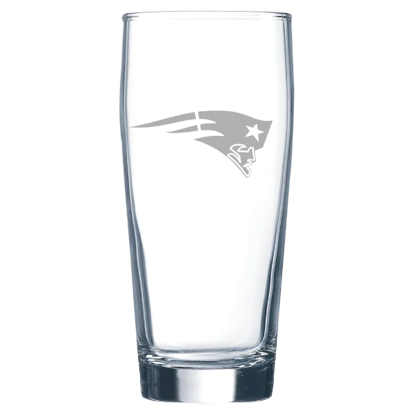 New England Patriots Polar Camel 16 oz. Willi Becher Beer Glass